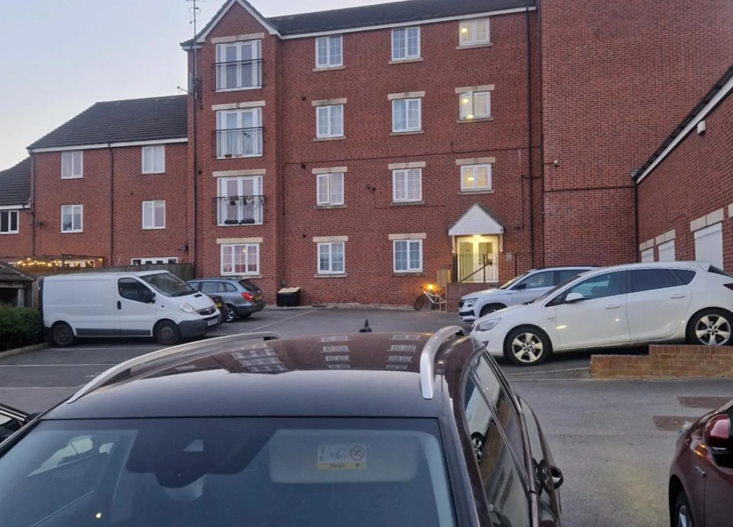 Homely 2 Bedrooms Flat Robin Hood